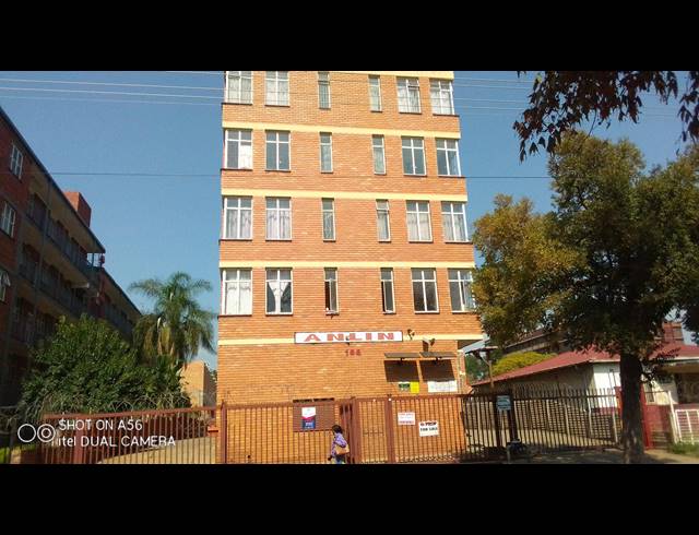 1.5 BEDROOM FLAT FOR SALE IN PRETORIA WEST
